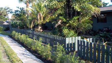 Main picture of 2563 NE Palm Ave