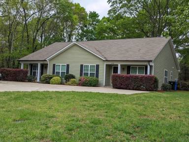 Main picture of 130 Mackwood Rd