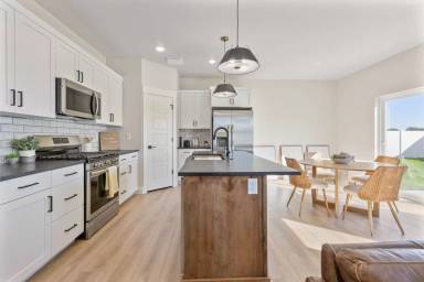 Main picture of 673 Jeanine Dr