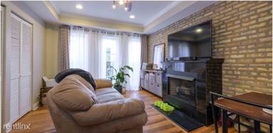 Main picture of 1644 W Greenleaf Ave