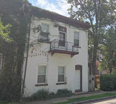 Main picture of 114 W Courtois St
