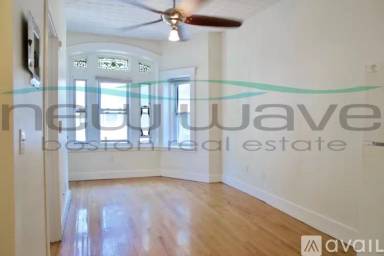 Main picture of 132 Hemenway St