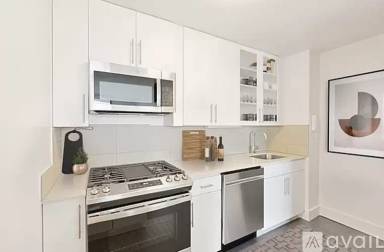 Main picture of 10 E 30th St