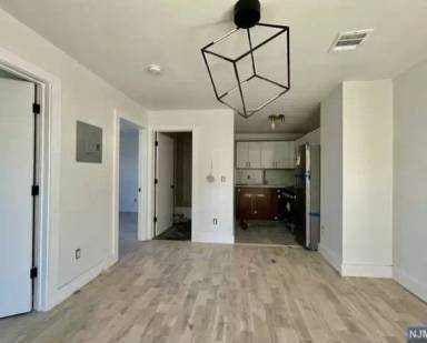 Main picture of 40 Johnston Ave