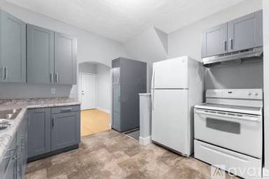 Main picture of 919 W 12th St