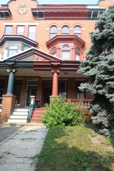 Main picture of 2842 Saint Paul St