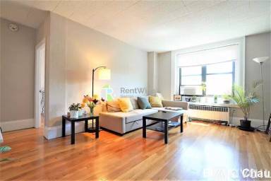 Main picture of 1455 Beacon St