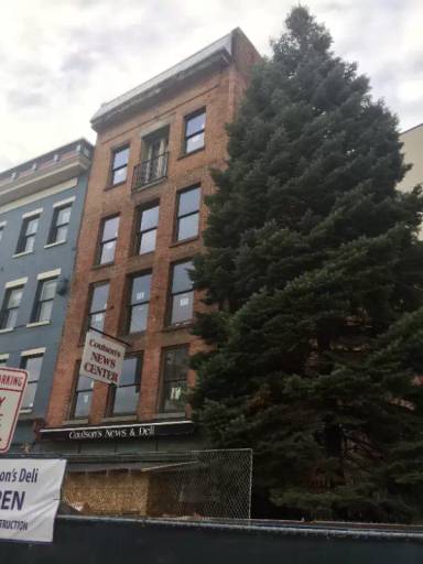 Main picture of 420 Broadway