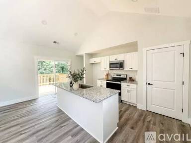 Main picture of 319 Newcastle Ave