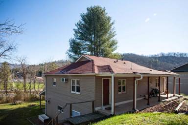 Main picture of 180 Stadium View Dr