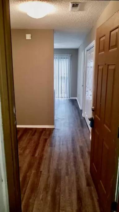 Main picture of 121 N Crest Dr