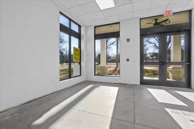 Main picture of 12040 Forrest St