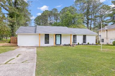 Main picture of 113 Sterling Ridge Dr