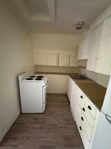 Main picture of 40 Pleasant St