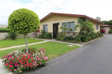 Main picture of 835 S Oaks Ave