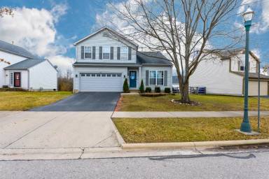 Main picture of 141 Lantern Chase Dr