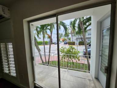 Main picture of 641 Espanola Way