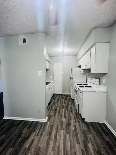 Main picture of 6929 Timbercreek Dr