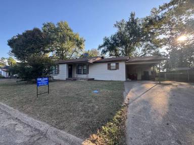 Main picture of 703 Miller St