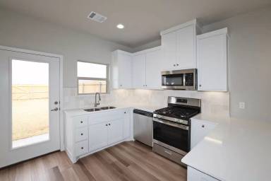 Main picture of 19100 Mid Country Blvd