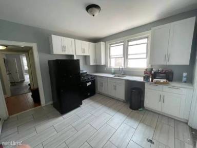 Main picture of 11 Baldwin Ave