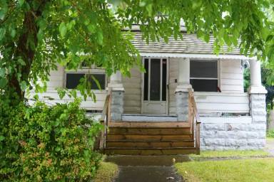 Main picture of 4305 E 71st St