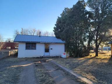 Main picture of 1017 W 14th Ln