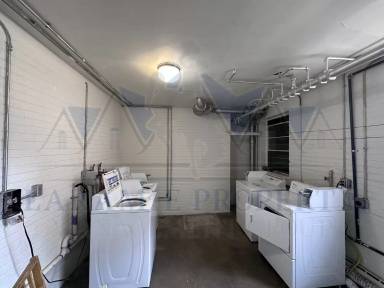 Main picture of 1010 E Grand Ave