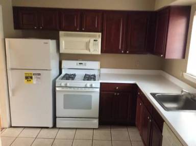 Main picture of 433 Fox Hills Dr N