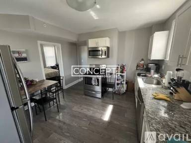 Main picture of 14 Crescent St