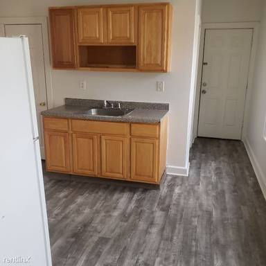 Main picture of 76 Oak St