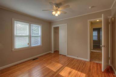 Main picture of 3537 S Marion Ave