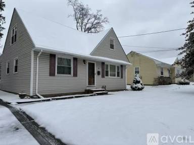 Main picture of 9 Wyndale Ave
