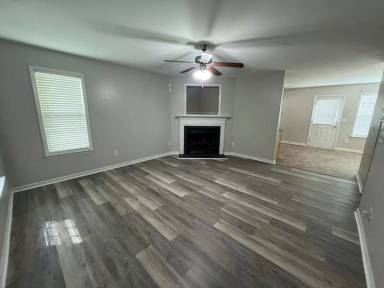 Main picture of 102 Prancer Cir