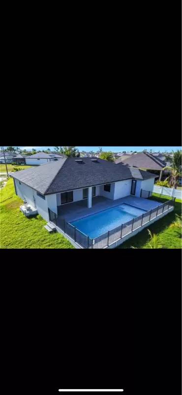 Main picture of 403 SW 35th Pl