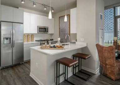 Main picture of 719 S Wells St