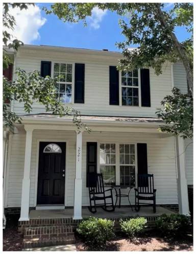 Main picture of 221 Highgate Cir