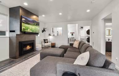 Main picture of 1028 E 3rd St