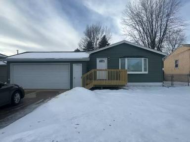 Main picture of 3019 S Prairie Ave