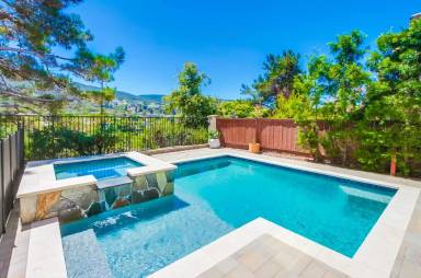 Main picture of 945 Honeysuckle Dr