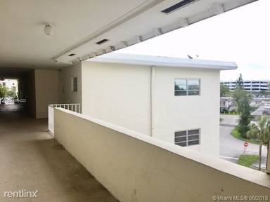 Main picture of VILLAGE AT DADELAND CONDO