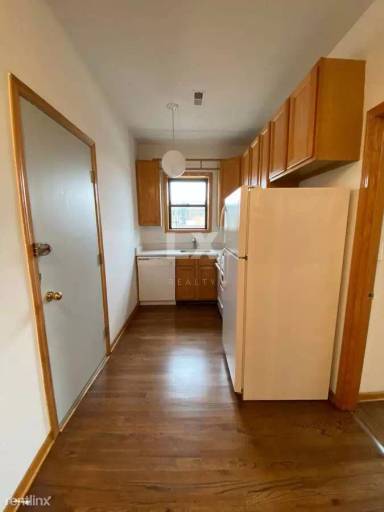 Main picture of 626 W Patterson Ave