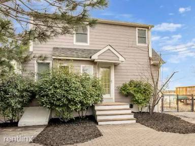 Main picture of 7 Pinehurst Rd