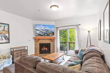 Main picture of 5501 Lillehammer Ln