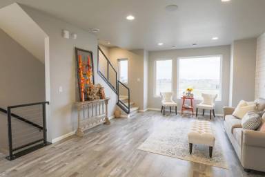 Main picture of 3309 6th Way E