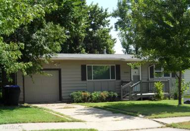 Main picture of 3330 SW Westwood Dr