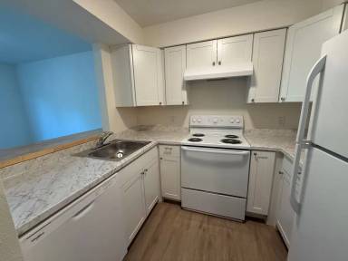 Main picture of 2728 W Maplewood Ave