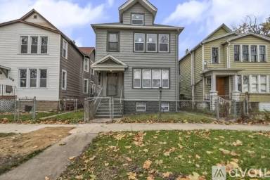 Main picture of 104 W 110th Pl