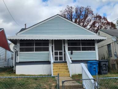 Main picture of 829 Centre Ave NW