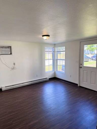 Main picture of 303 W 2nd St